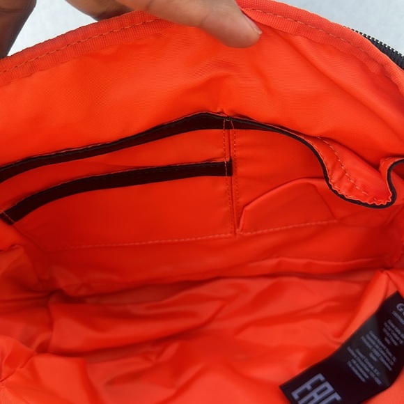 New GUESS Geometric Patterned Crossbody Bag/Belt Bag - Picture 6 of 15